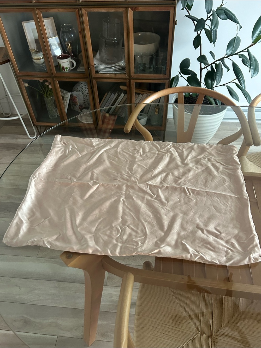 100% Silk Slip Pillowcase in Champagne Colour - Picture 3 of 9